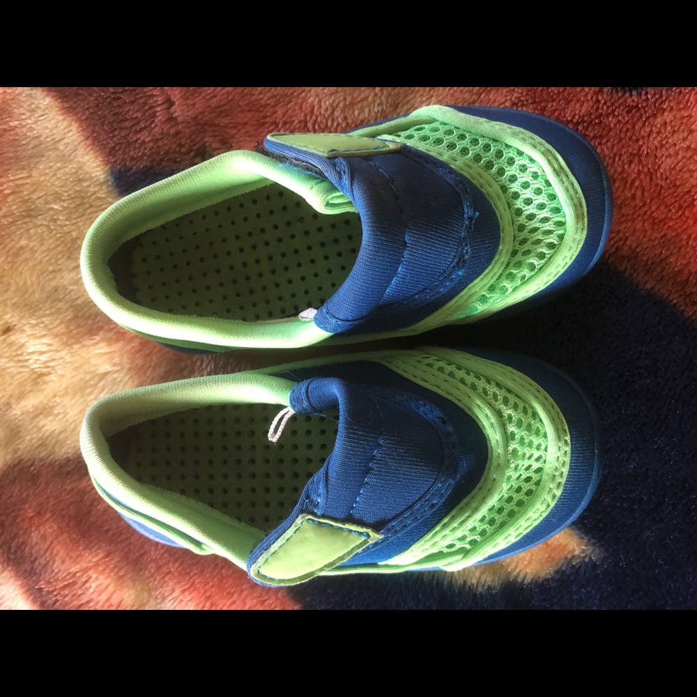 Size 5/6 toddler water shoes